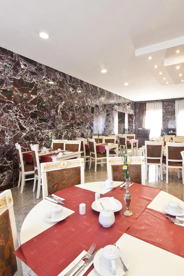 735x1102-excelsior-gallerie-1